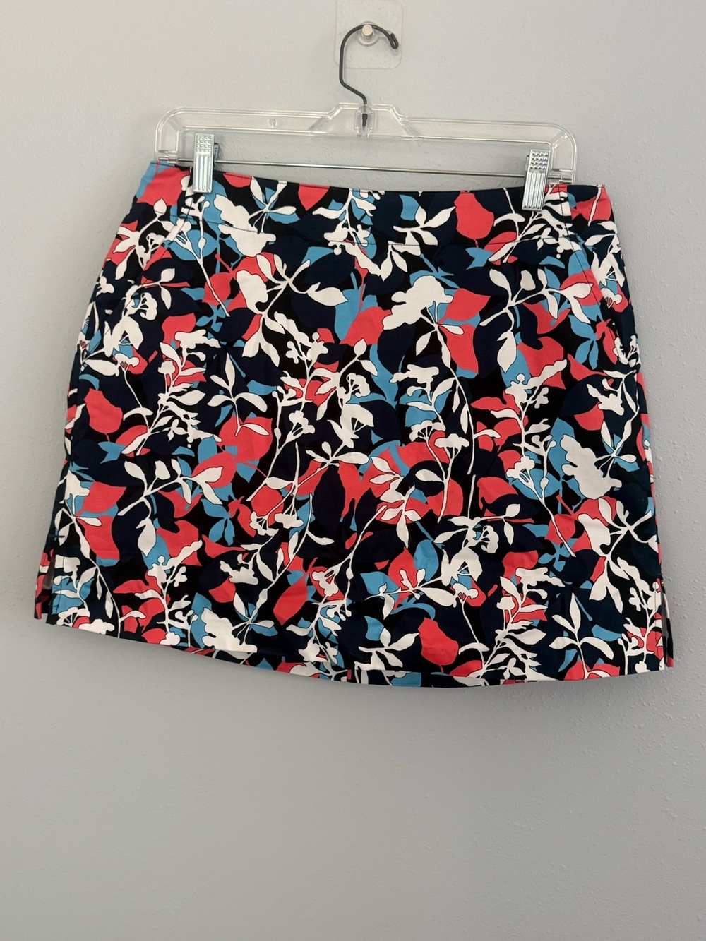 NWOT Lady Hagen Navy Floral Golf Skort with Coral & Sky Blue Accents